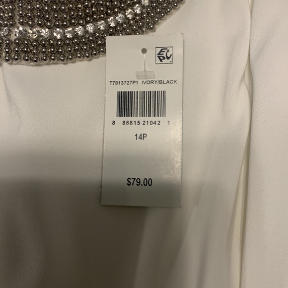 Dress nwt - Picture 3 of 4